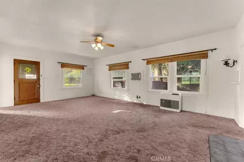 Living - 550 Bayles Ave, Red Bluff, CA 96080 photo 2 of 10