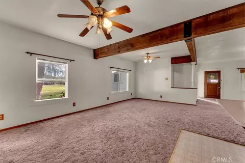 Living - 550 Bayles Ave, Red Bluff, CA 96080 photo 5 of 10