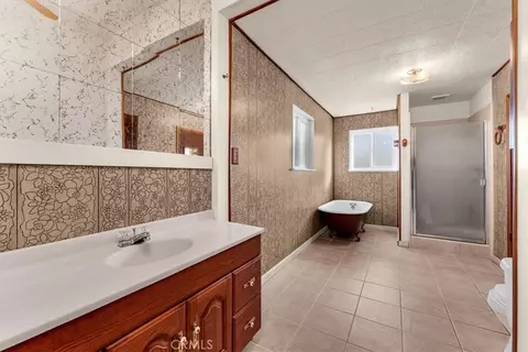 Bath - 550 Bayles Ave, Red Bluff, CA 96080 photo 1 of 2
