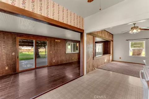 Living - 550 Bayles Ave, Red Bluff, CA 96080 photo 9 of 10