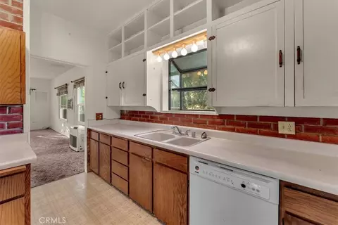 Kitchen - 550 Bayles Ave, Red Bluff, CA 96080 photo 2 of 3