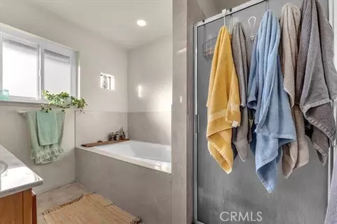 Bath - 21550 Leaf Ave, Corning, CA 96021 photo 1 of 5