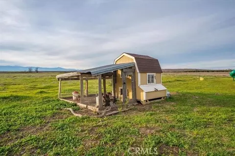 Exterior - 21550 Leaf Ave, Corning, CA 96021 photo 10 of 13