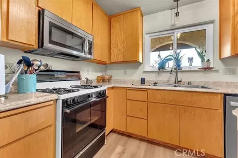 Kitchen - 21550 Leaf Ave, Corning, CA 96021 photo 2 of 4