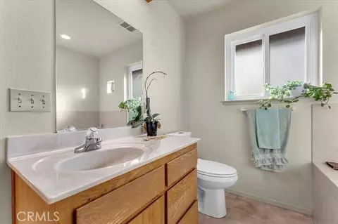 Bath - 21550 Leaf Ave, Corning, CA 96021 photo 3 of 5