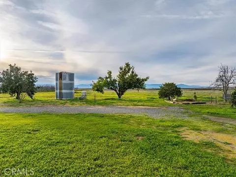 Exterior - 21550 Leaf Ave, Corning, CA 96021 photo 5 of 13