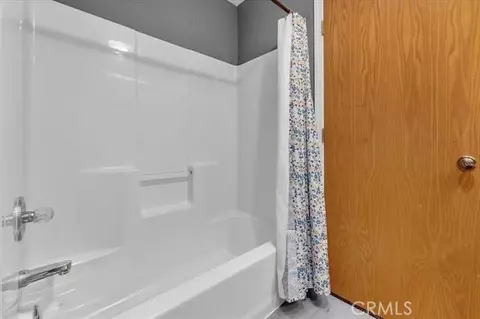 Bath - 21550 Leaf Ave, Corning, CA 96021 photo 5 of 5