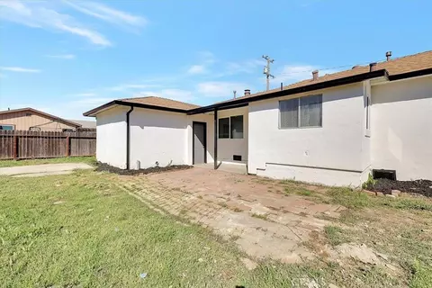 Exterior - 1984 16th St, Olivehurst, CA 95961 photo 3 of 9