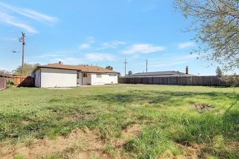 Exterior - 1984 16th St, Olivehurst, CA 95961 photo 5 of 9