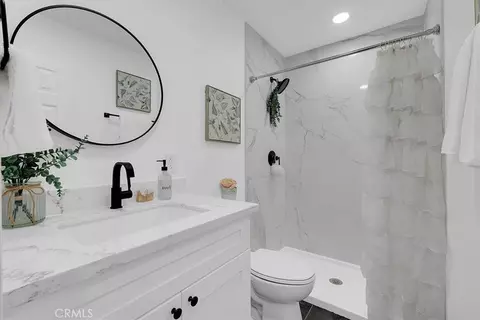 Bath - 1984 16th St, Olivehurst, CA 95961 photo 1 of 2
