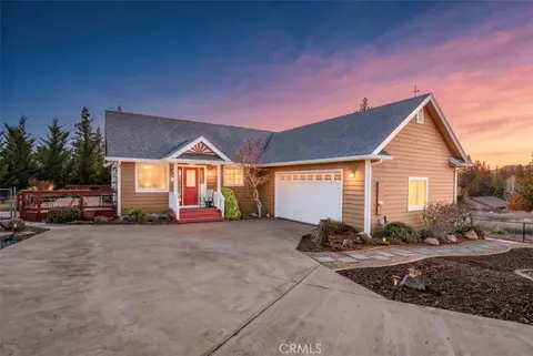 17718 Cottontail Dr, Weed, CA 96094