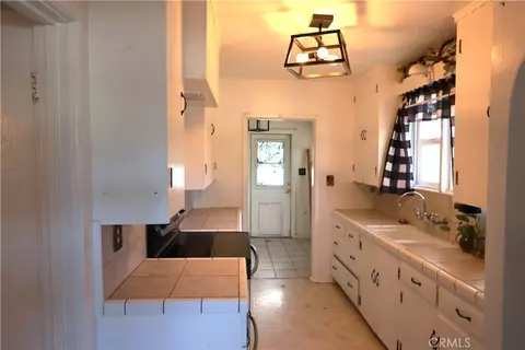 Entry Way - 409 4th St, Corning, CA 96021 photo 3 of 7