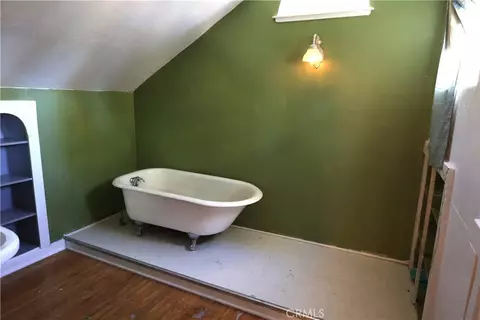 Bath - 409 4th St, Corning, CA 96021 photo 2 of 7