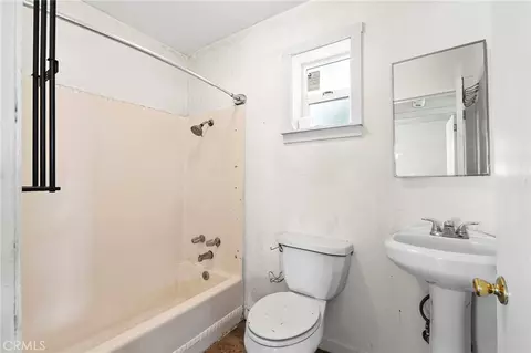 Bath - 312 W Cedar St, Willows, CA 95988 photo 1 of 1