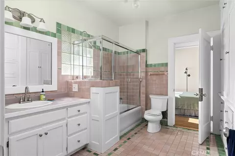 Bath - 587 E 3rd, Chico, CA 95928 photo 1 of 6