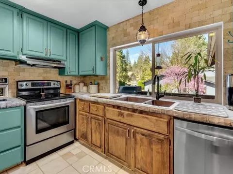Kitchen - 181 Hanover, Weaverville, CA 96093 photo 9 of 9