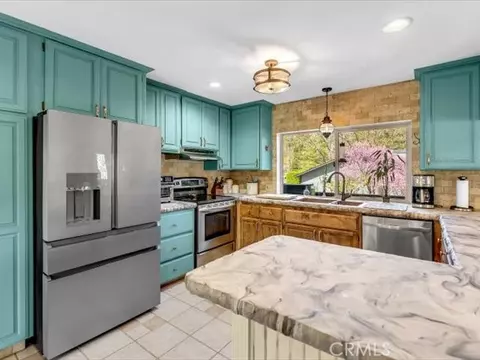 Kitchen - 181 Hanover, Weaverville, CA 96093 photo 4 of 9