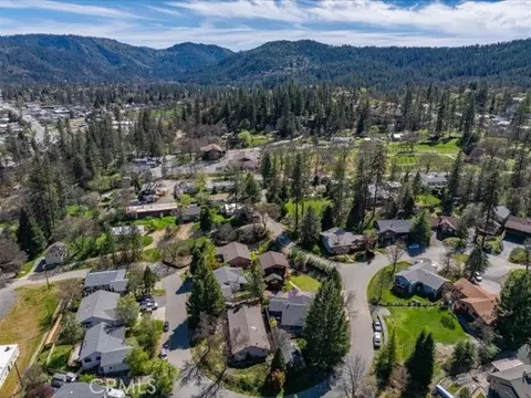 View/Area - 181 Hanover, Weaverville, CA 96093 photo 10 of 11