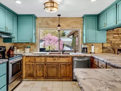 Kitchen - 181 Hanover, Weaverville, CA 96093 photo 5 of 9