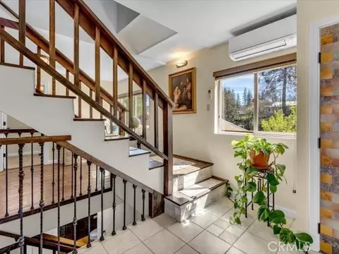 Entry Way - 181 Hanover, Weaverville, CA 96093 photo 6 of 17
