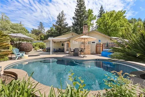 2 Vermillion Cir, Chico, CA 95928