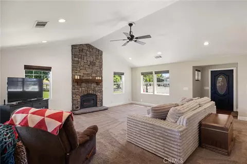 Living - 5535 Janine Way, Corning, CA 96021 photo 2 of 4