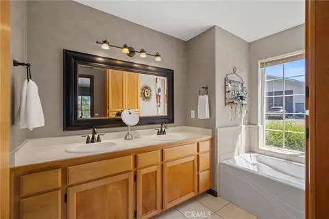 Bath - 5535 Janine Way, Corning, CA 96021 photo 2 of 4