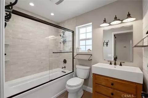 Bath - 5535 Janine Way, Corning, CA 96021 photo 3 of 4