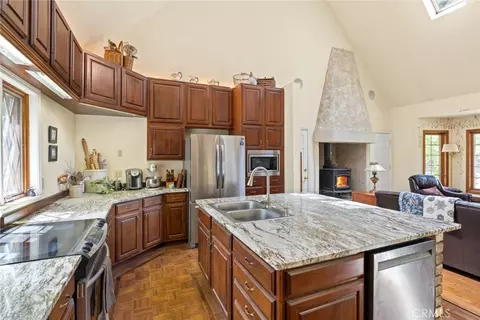 Kitchen - 5555 Platt Mtn, Forest Ranch, CA 95942 photo 4 of 5
