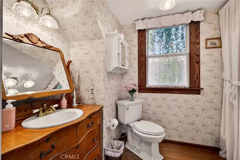 Bath - 578 E 7th St, Chico, CA 95928 photo 3 of 4