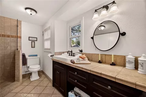 Bath - 578 E 7th St, Chico, CA 95928 photo 1 of 4