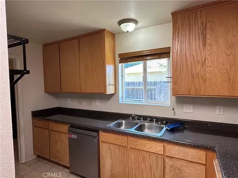 Kitchen - 860 Applewood, Willows, CA 95988 photo 2 of 5