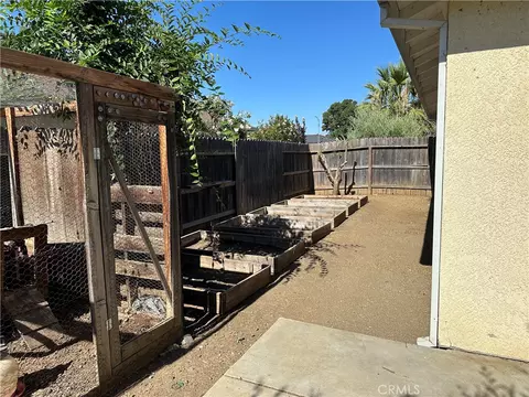Exterior - 860 Applewood, Willows, CA 95988 photo 5 of 6