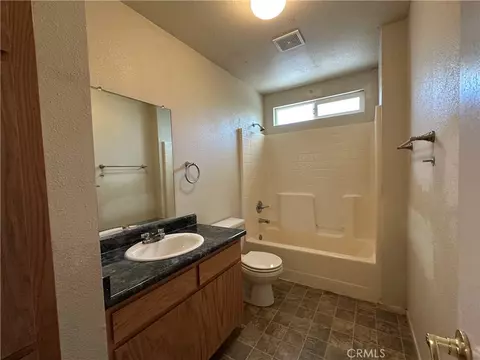 Bath - 860 Applewood, Willows, CA 95988 photo 2 of 3