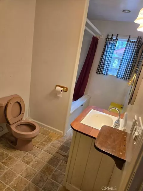 Bath - 5532 Pine Ave, Clearlake, CA 95422 photo 1 of 3