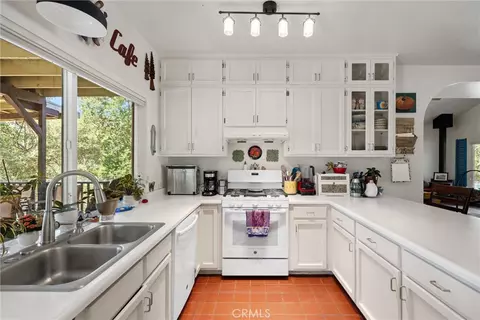 Kitchen - 13833 Centerville, Chico, CA 95928 photo 5 of 6