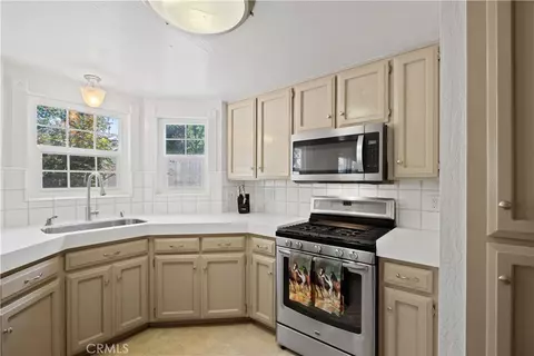 Kitchen - 821 Victorian Park, Chico, CA 95926 photo 3 of 4