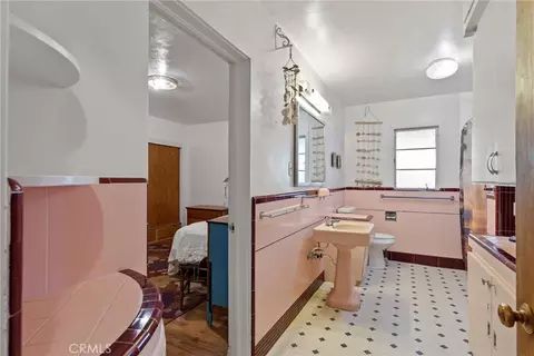 Bath - 159 S Shasta, Willows, CA 95988 photo 3 of 4
