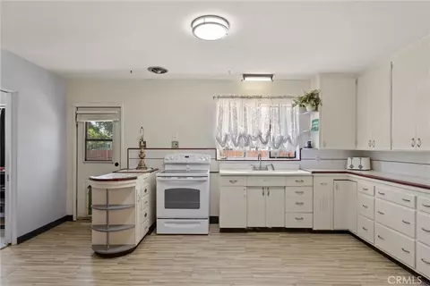 Kitchen - 159 S Shasta, Willows, CA 95988 photo 8 of 10