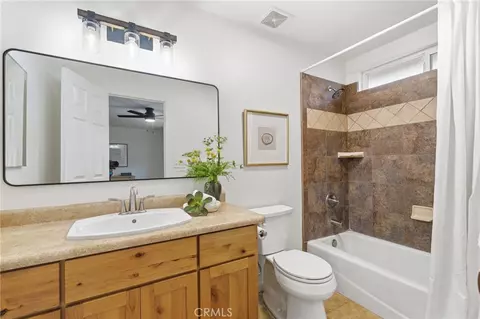 Bath - 2565 Mariposa Ave, Chico, CA 95973 photo 1 of 2
