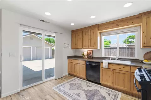 Kitchen - 2565 Mariposa Ave, Chico, CA 95973 photo 2 of 5