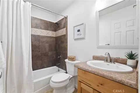 Bath - 2565 Mariposa Ave, Chico, CA 95973 photo 2 of 2