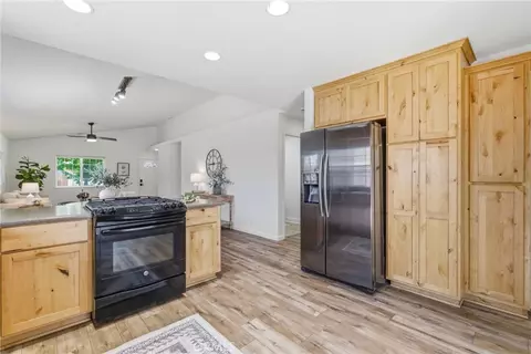 Kitchen - 2565 Mariposa Ave, Chico, CA 95973 photo 3 of 5