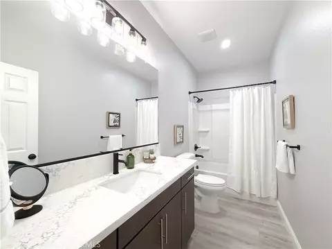 Bath - 1519 9th Ave, Olivehurst, CA 95961 photo 1 of 6