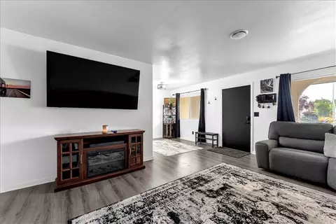 Entry Way - 2158 Donnovan, Corning, CA 96021 photo 2 of 4