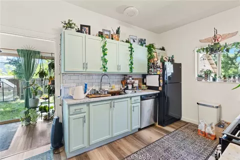 Kitchen - 997 E 16th, Chico, CA 95928 photo 4 of 6