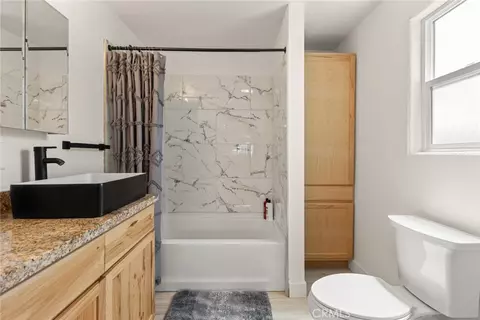 Bath - 997 E 16th, Chico, CA 95928 photo 4 of 5