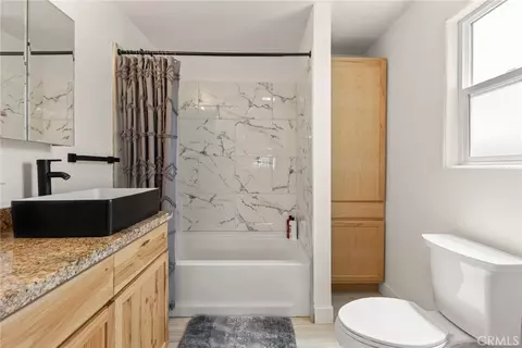 Bath - 997 E 16th, Chico, CA 95928 photo 4 of 5