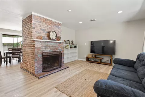 Living - 997 E 16th, Chico, CA 95928 photo 2 of 6