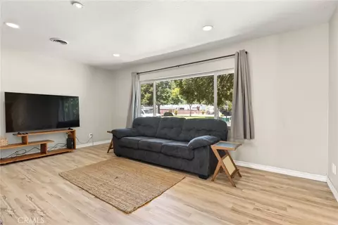 Living - 997 E 16th, Chico, CA 95928 photo 1 of 6